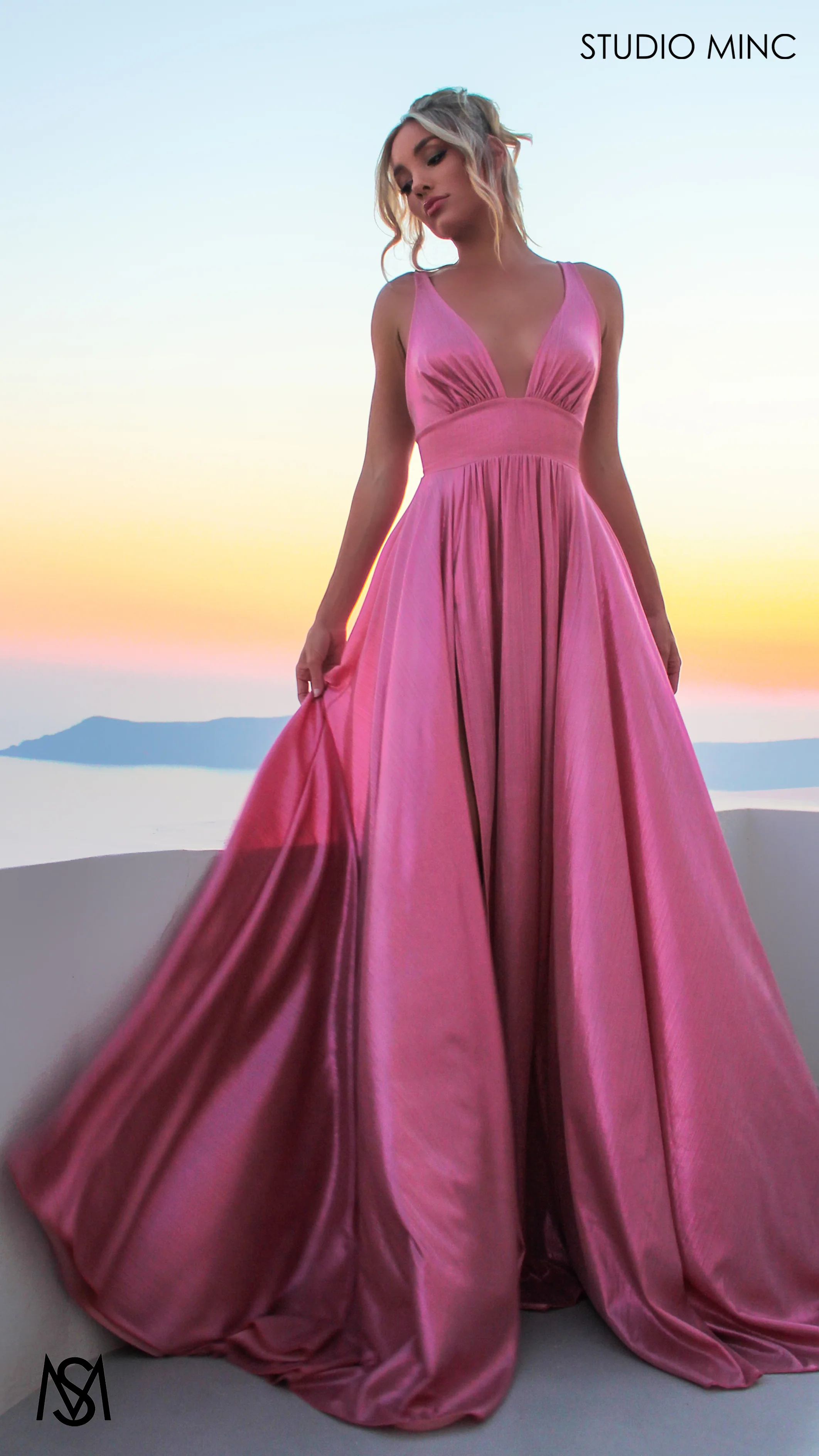 Lustre - Pink Formal Dress, Metallic V Plunge Neckline with leg Split - Image 5